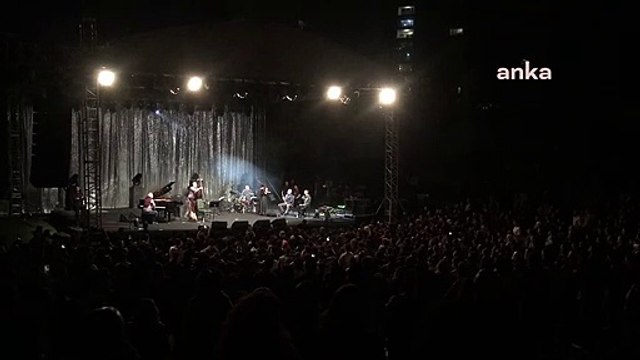 Derince'de konseri iptal edilen Aynur Doğan ODTÜ'de sahne aldı