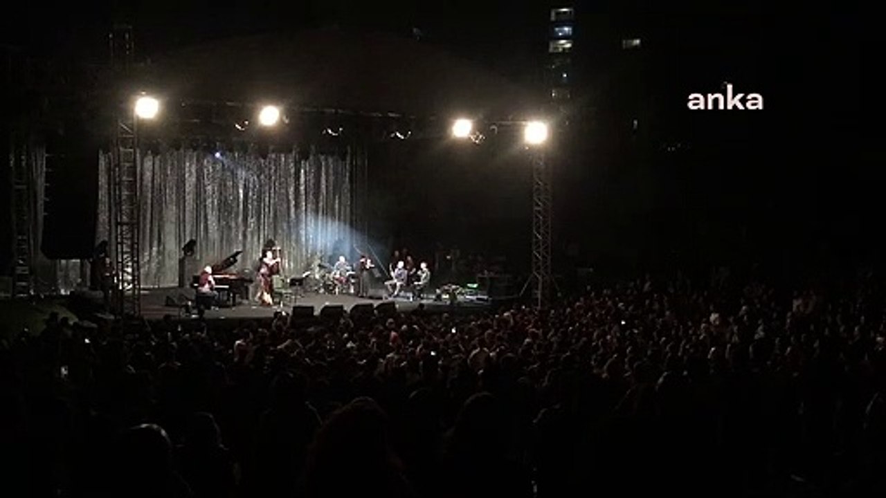 Derince'de konseri iptal edilen Aynur Doğan ODTÜ'de sahne aldı