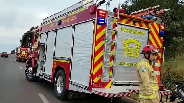 Menina fere o punho ao bater em vidro e precisa ser levada à UPA Tancredo Neves