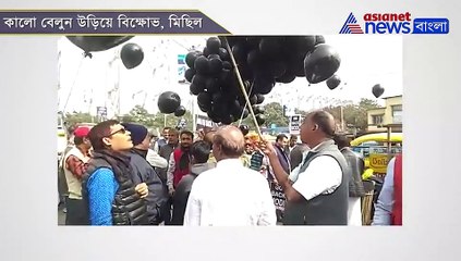 Télécharger la video: Students opposes visit of Modi to Kolkata