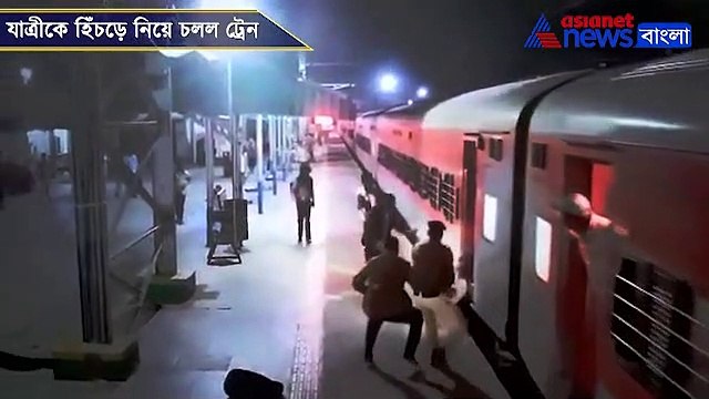 RPF jawan rescued Passenger who slipped from running train