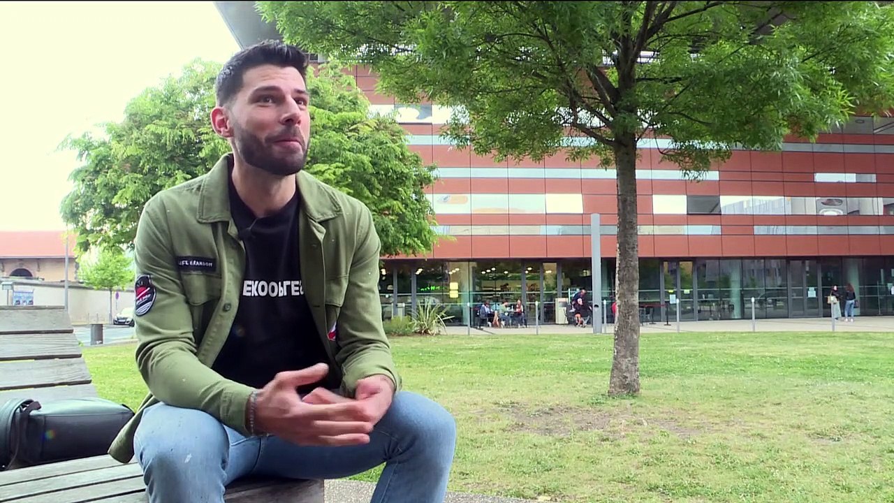 Sur TikTok, le professeur de physique qui aide ses élèves à accepter leur homosexualité et leur identité