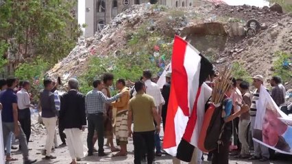 Yemen'in Taiz kentinde Husilerin kuşatması protesto edildi