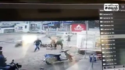 "எதுக்கு வேலைய விட்டு நிறுத்துன" உரிமையாளருடன் மல்லுக்கட்டிய பணியாளர்!