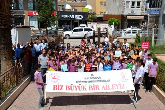 Silopi'de öğrenciler Aile Haftası'nda yürüyüş yaptı