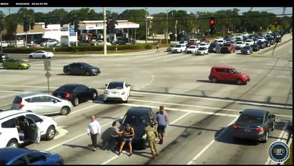 Des Bons Samaritains aident un automobiliste victime d’un malaise à un carrefour