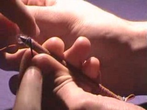 Un fil électrique qui se transforme en pile.