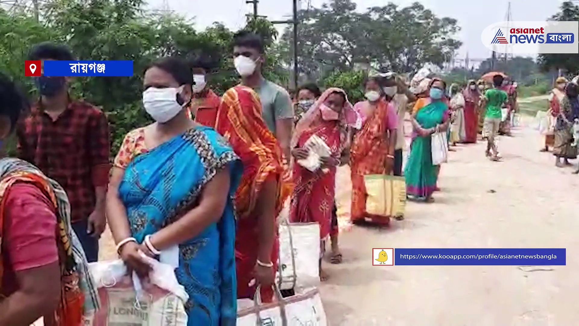 দুঃস্থ মানুষদের জন্য বিশেষ উদ্যোগ, গরীব অসহায় পরিবারের হাতে চাল-আলু তুলে দিলেন ক্ষিতিশ