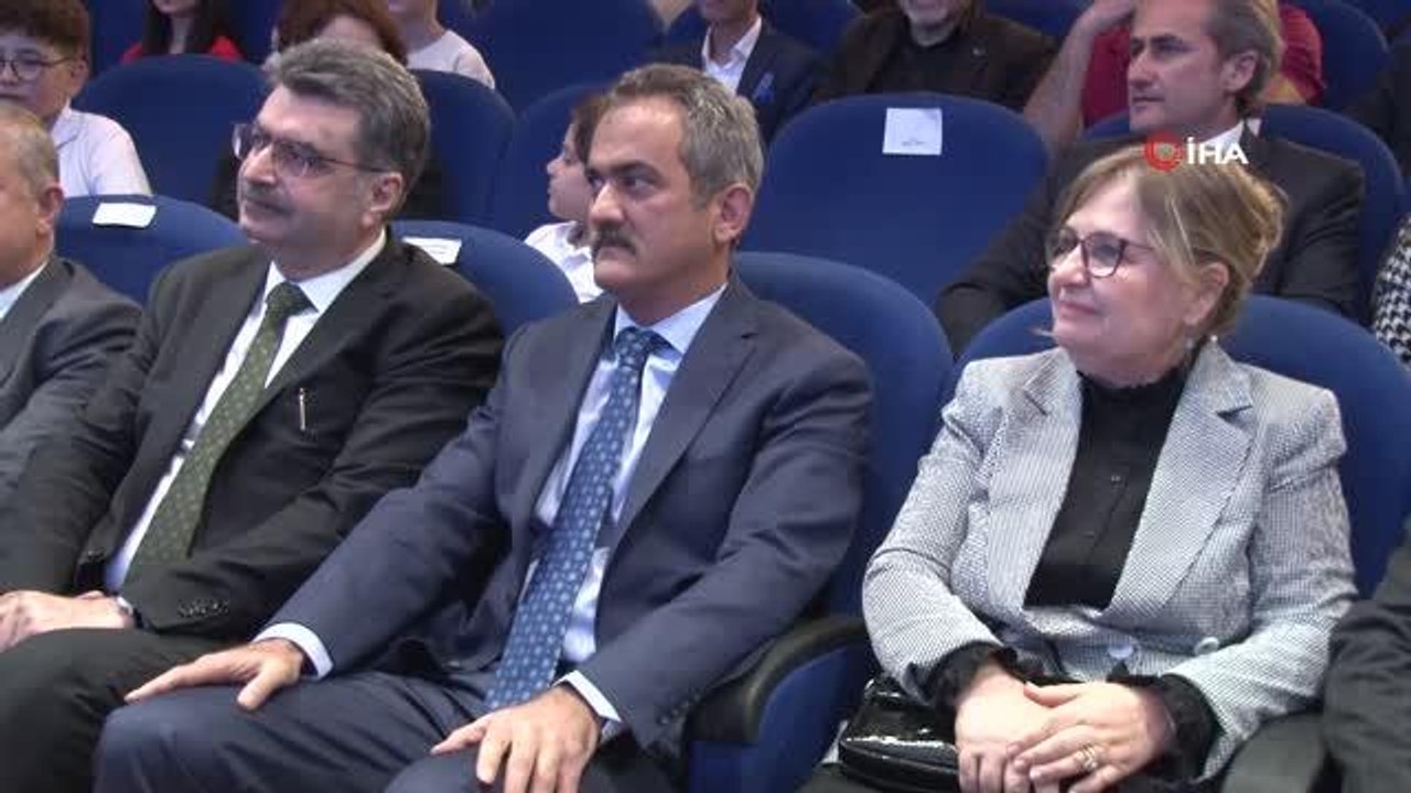 Milli Eğitim Bakanı Özer: "Eğitimde fırsat eşitliğinin kilit taşının da matematik öğretiminin olduğuna inanıyorum"