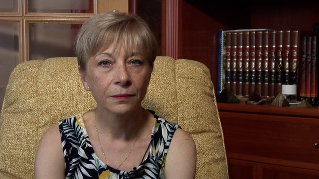 Mercedes perdió a su padre en una residencia: Que la gente se quite la máscara, Ayuso es 'Lady Muerte'