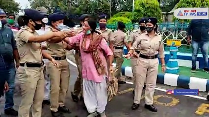 Скачать видео: BJP supporters gets arrested in Kolkata