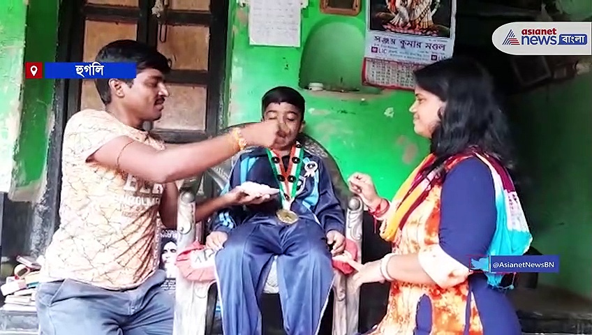 ৩০ সেকেন্ডসে ৫৮টা পুশআপ, রেকর্ড বুকে বাংলার ক্ষুদে