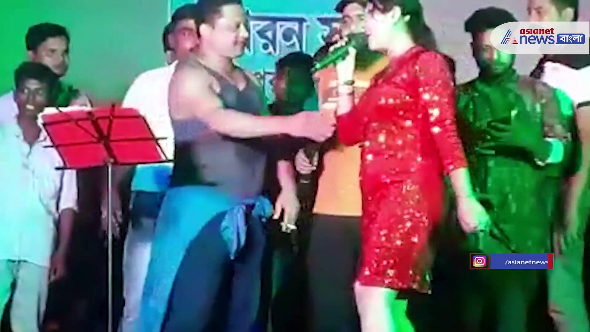 মালদহে মমতারূপী দুর্গাকে পাশে রেখে চটুল গানের সঙ্গে উদ্দাম নাচ