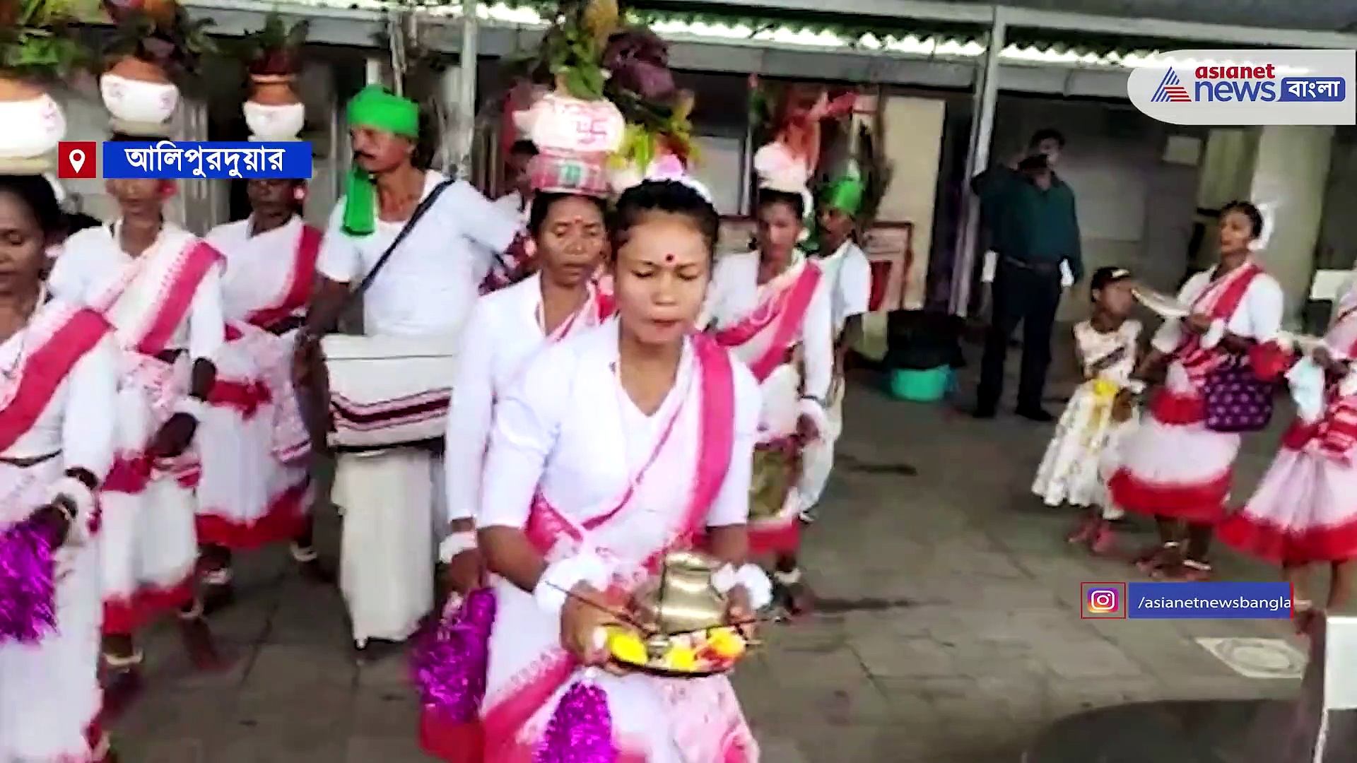 ভিস্টাডোম ছোটার আগে আদিবাসী নৃত্য, রেলগাড়ি চলতেই চোখের সামনে এক অন্য পৃথিবী, দেখুন সেই ভিডিও