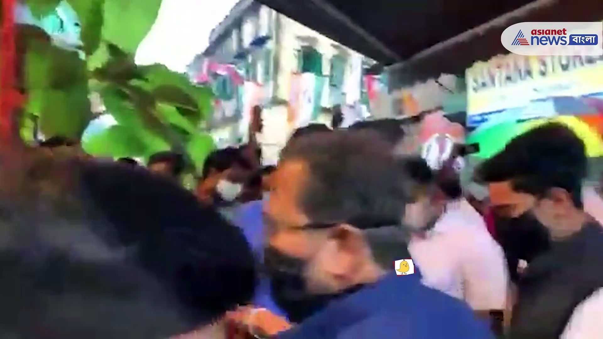 অভিষেক এবং পিকে-কে সঙ্গে নিয়ে ভবানীপুর শীতলা মন্দিরে মমতা