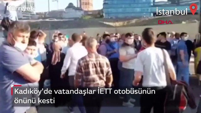 Kadıköy'de vatandaşlar İETT otobüsünün önünü kesti