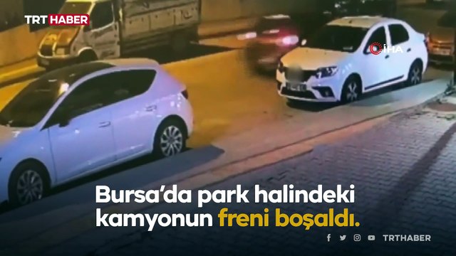Freni boşalan kamyon park halindeki 9 araca çarptı