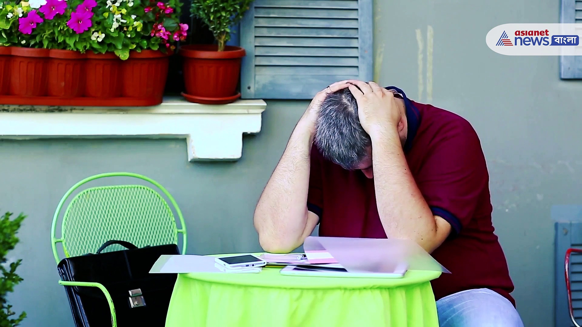 মানসিক চাপ থেকে মুক্তি পেতে খাদ্য তালিকায় রাখুন এই ৫ খাবার