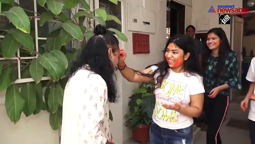 Kailash Kher extends lyrical Holi wishes to people