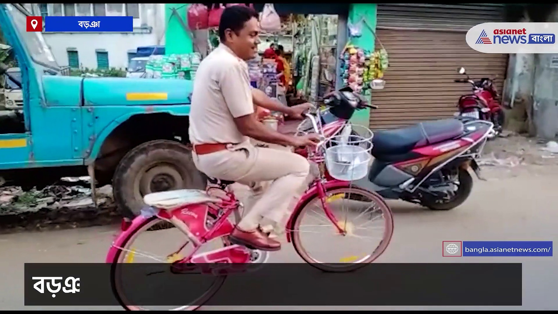 সাইকেল চুরি হওয়ায় বন্ধ হতে বসেছিল পড়াশোনা, নতুন সাইকেল নিয়ে পড়ুয়ার বাড়ি হাজির থানার বড়বাবু 