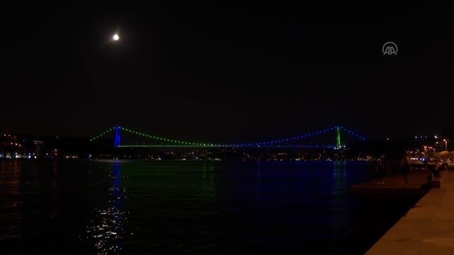 FSM Köprüsü hipertansiyon hastalığına dikkati çekmek için mavi ve yeşil renkle ışıklandırıldı