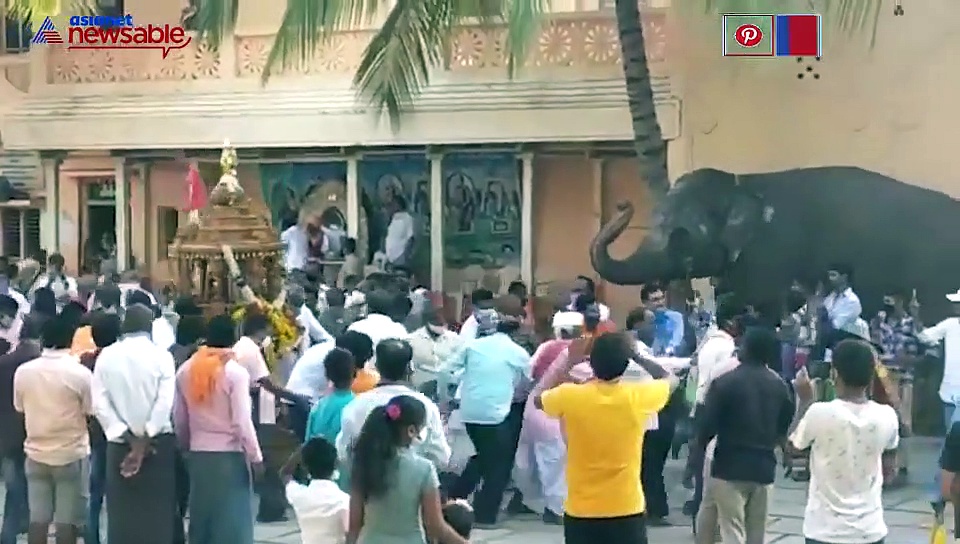 Karnataka: Violating lockdown, devotees flock to mutt in hundreds