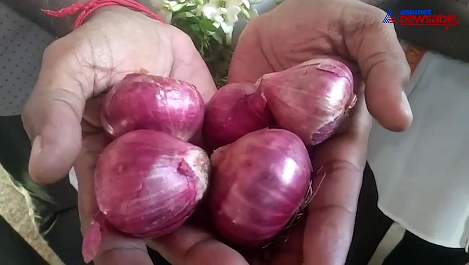 Tamil Nadu: Congress leaders distribute onions to residents on Sonia Gandhi's birthday in Ramanathapuram