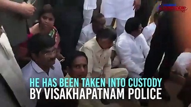 Chandrababu Naidu on sit-in protest in the middle of the road, gets detained by AP Police