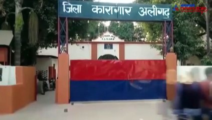 2 undertrial prisoners escape from police van in UP’s Aligarh