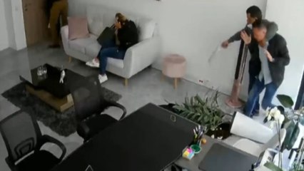 A empujones y usando armas con silenciador robaron edificio en Bogotá