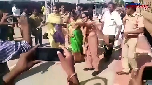 Andhra Pradesh Police praised for responding to pregnant woman's 100 call on train