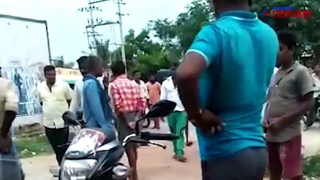 Sumalatha supporters