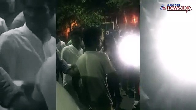 Woman fights off snatchers, gets back bag