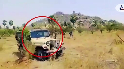 तेंदुए ने हवा में उछलकर एक शख्स पर किया अटैक, कैमरे में कैद हुआ शॉकिंग वीडियो