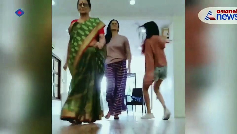 अपनी नानी के साथ अदा शर्मा का 'बम डिगी-डिगी बम-बम'  डांस, खुद शेयर किया वीडियो