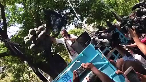 Go back Modi: Vaiko tries flying black balloons, makes a fool of himself