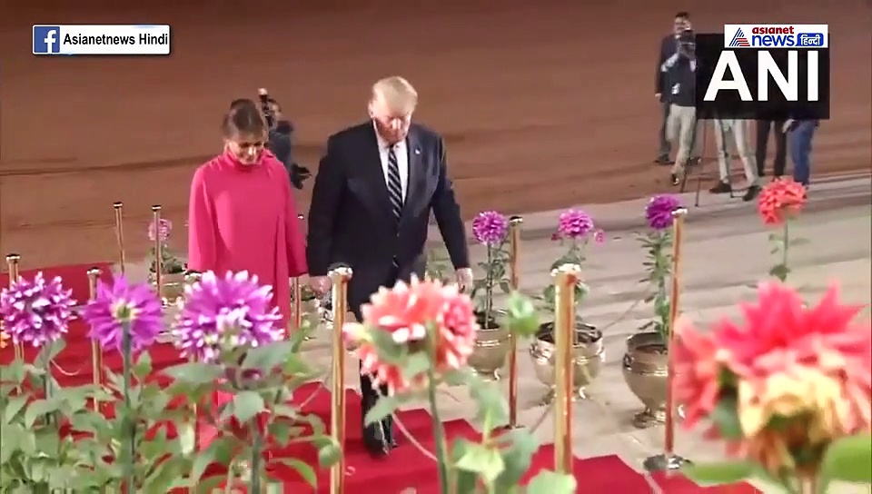 राष्ट्रपति भवन पहुंचे अमेरिका राष्ट्रपति डोनाल्ड ट्रंप, गुलाबी ड्रेस में नजर आई फस्ट लेडी मेलानिया