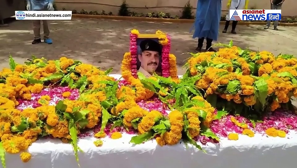 कोरोना की जंग लड़ते-लड़ते इंस्पेक्टर ने सबकोअलविदा कह दिया, डॉक्टर से लेकर CM तक ने नम आंखों से दी विदाई