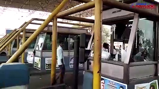 In demand for Cauvery Management Board, over 300 protesters attack Tamil Nadu toll gate