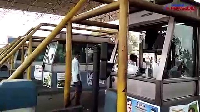 In demand for Cauvery Management Board, over 300 protesters attack Tamil Nadu toll gate