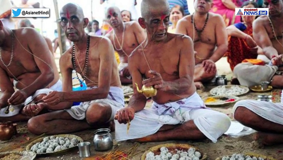 दावाः तकिए के नीचे एक सिक्का रखें और फिर श्मशान में फेंक दें, देखें चमत्कार