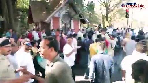 Nalapad supporters attack media in Bengaluru