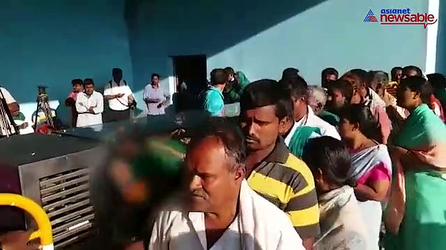 VIDEO: Karnataka Farmer leader Puttannaiah's funeral in Kyatanahalli, body kept for public viewing