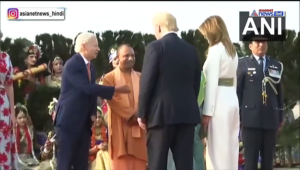 ताजमहल का दीदार करने आगरा पहुंचे ट्रम्प, कालाकरों ने इस तरह किया वेलकम