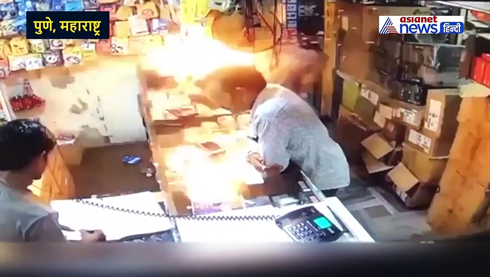 रिपेयरिंग के बाद कान में लगाकर मोबाइल चेक कर रहा था युवक..अचानक हो गया ब्लास्ट