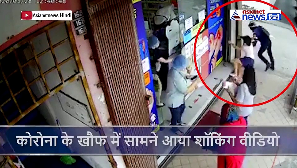कोरोना से बचने को खरीद रही थी मास्क, पीछे से आया शख्स और पहुंचा दिया अस्पताल