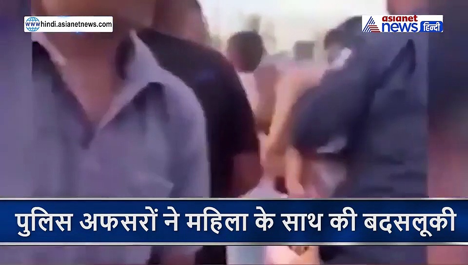 बीच पर बिकिनी में घूम रही थी विदेशी लड़की, पास आए 3 पुलिस अफसर और पकड़ ली कमर