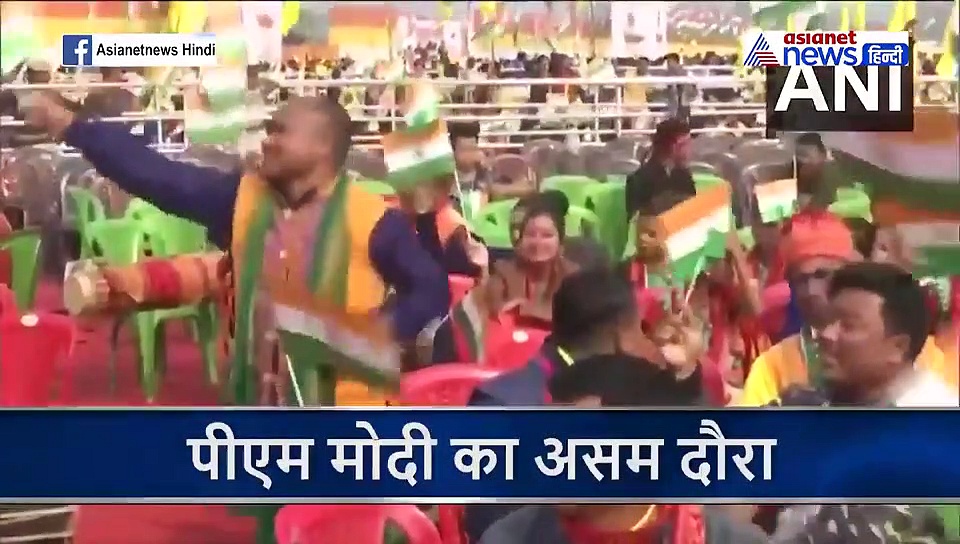 पीएम मोदी के आने की खुशी लोगों ने किया डांस, हाथ में तिरंगा लेकर मनाई खुशी