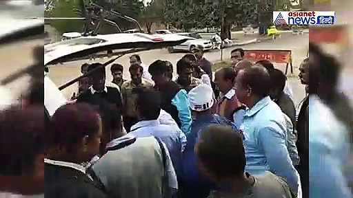 इस कार में फ्रिज है, एसी है, टॉयलेट है... बेटे ने पापा के लिए बनाई अनोखी कार