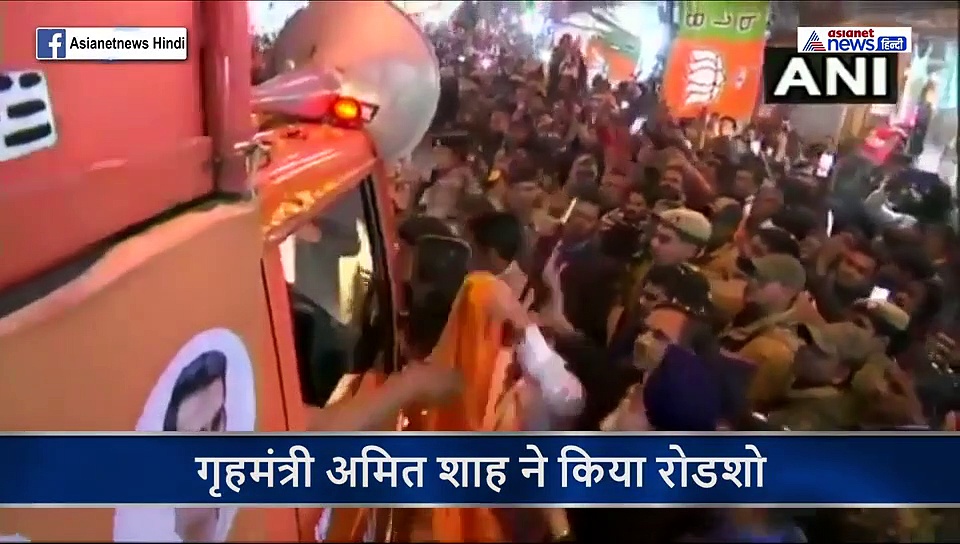 हाथ में तलवार और अपार जनसमूह के बीच अमित शाह ने लोगों से मांगे वोट